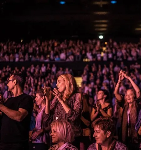 audience 02 450